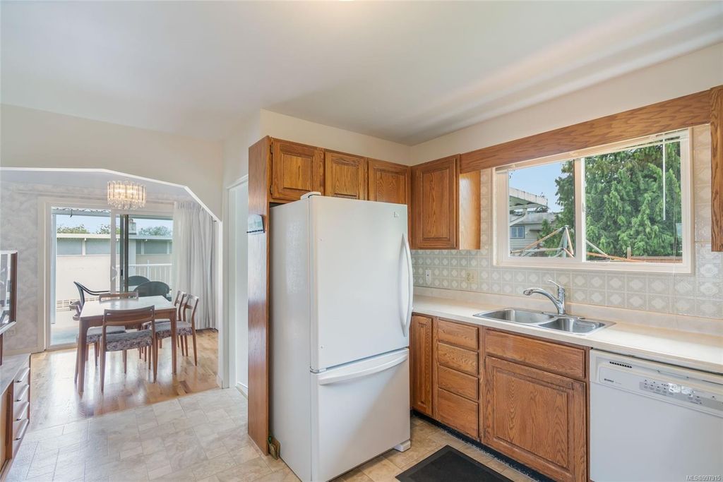 listing image 16044032599835020563