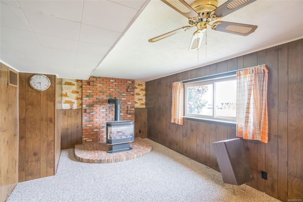 listing image 16048326182576040656