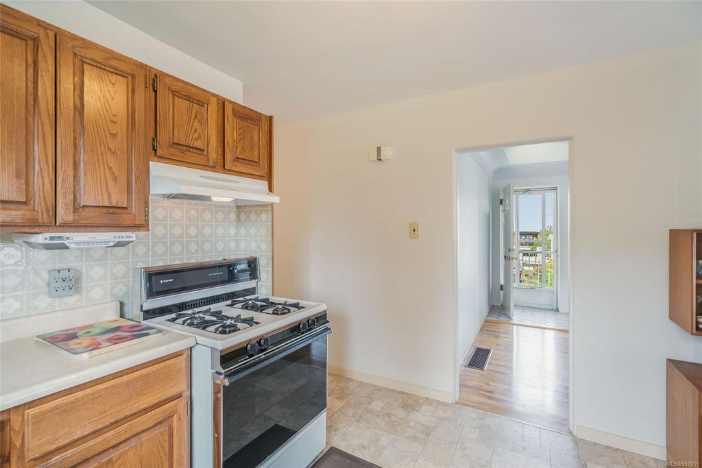listing image 16048297789429154745