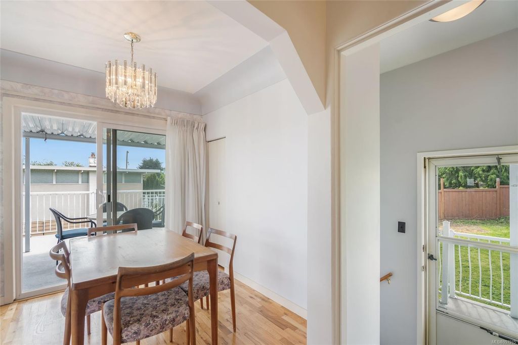 listing image 16042662851569785658