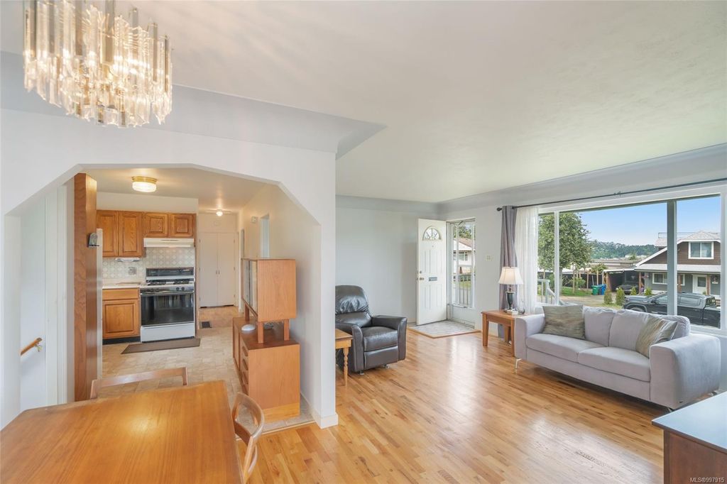 listing image 16040035958224677981