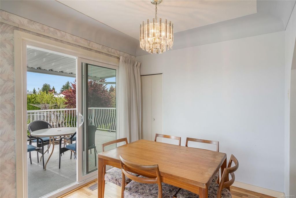 listing image 16044529248278992131