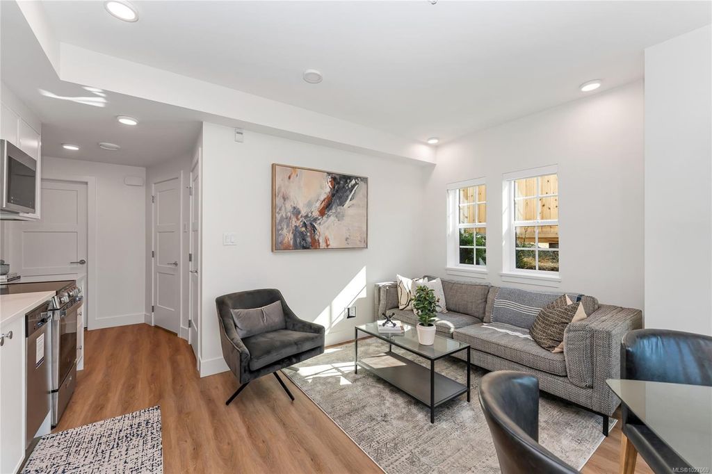 listing image 16046980906945095657