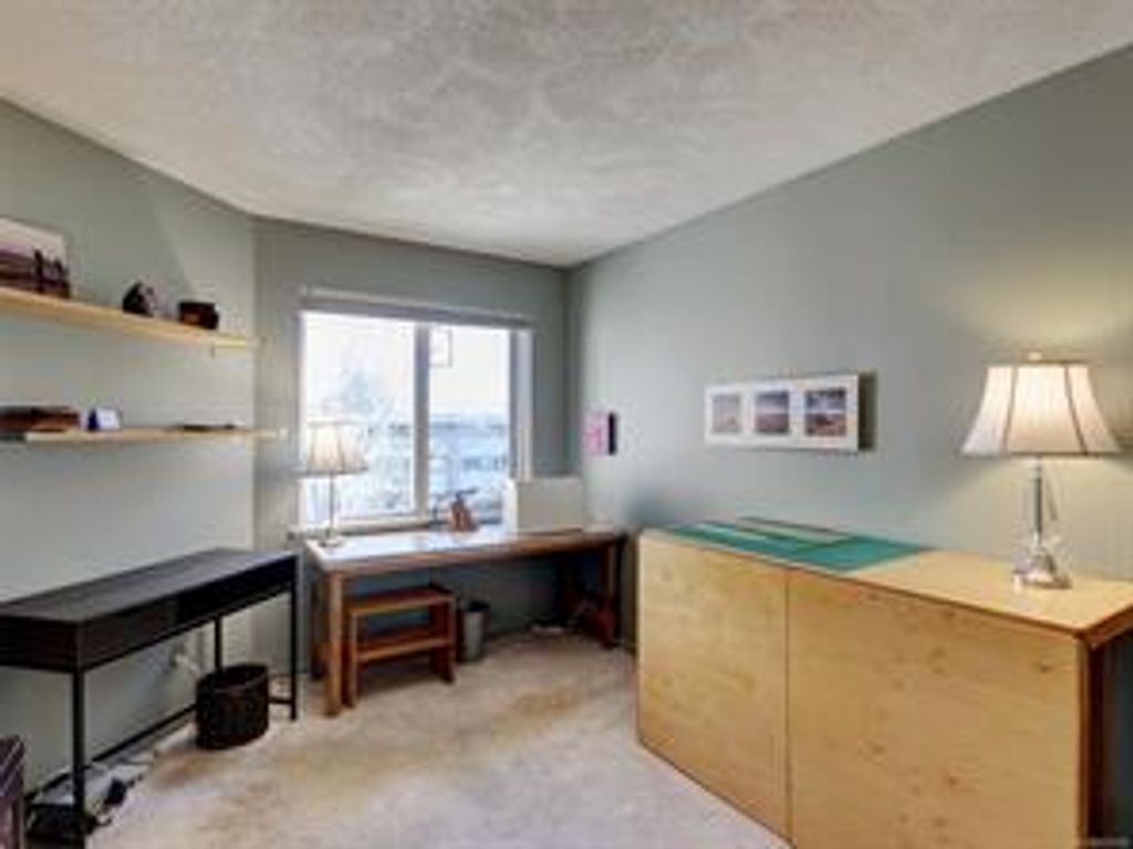 listing image 16046425125264980698