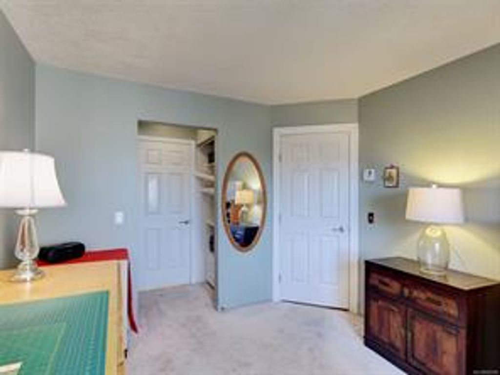 listing image 16042435005013624643