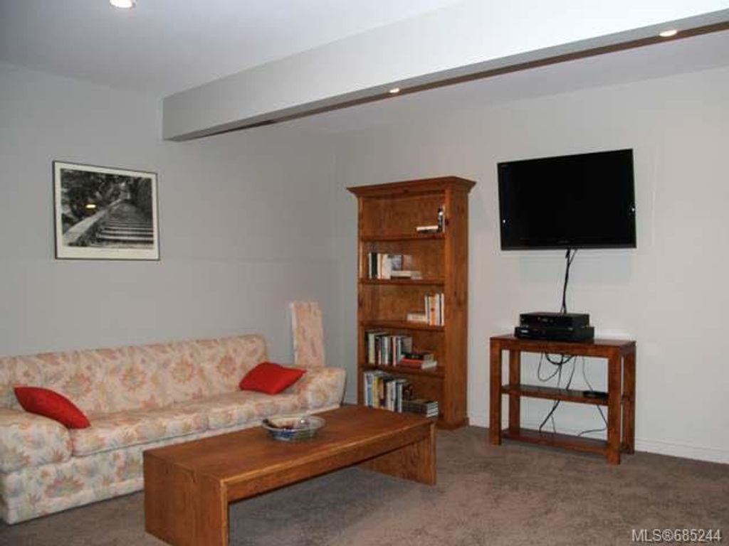 listing image 16048425406243505604