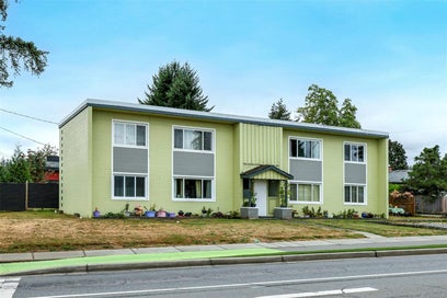 504 17th St Courtenay BC V9N 1Y8