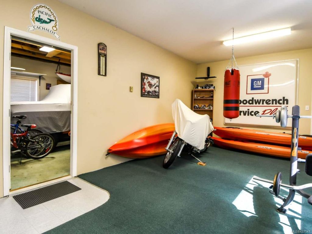 listing image 16044240942476583149