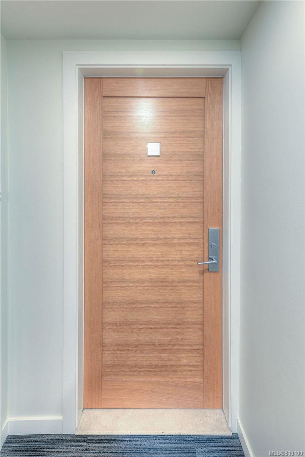 listing image 16042852585604