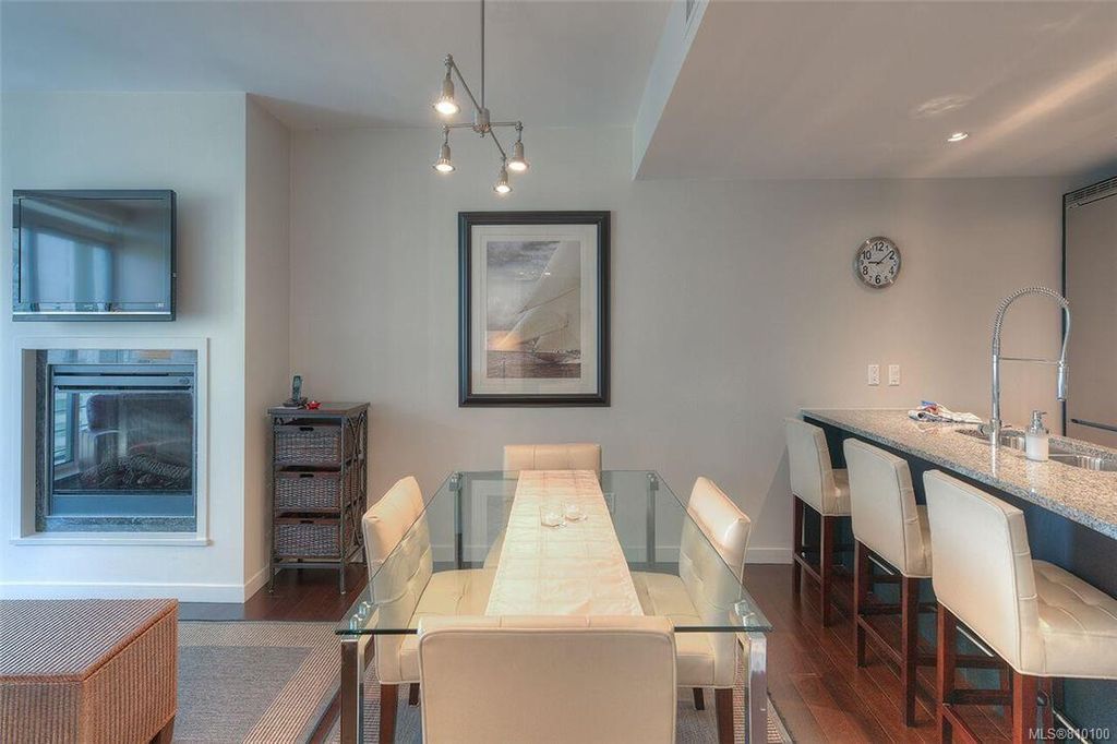 listing image 16044002194219