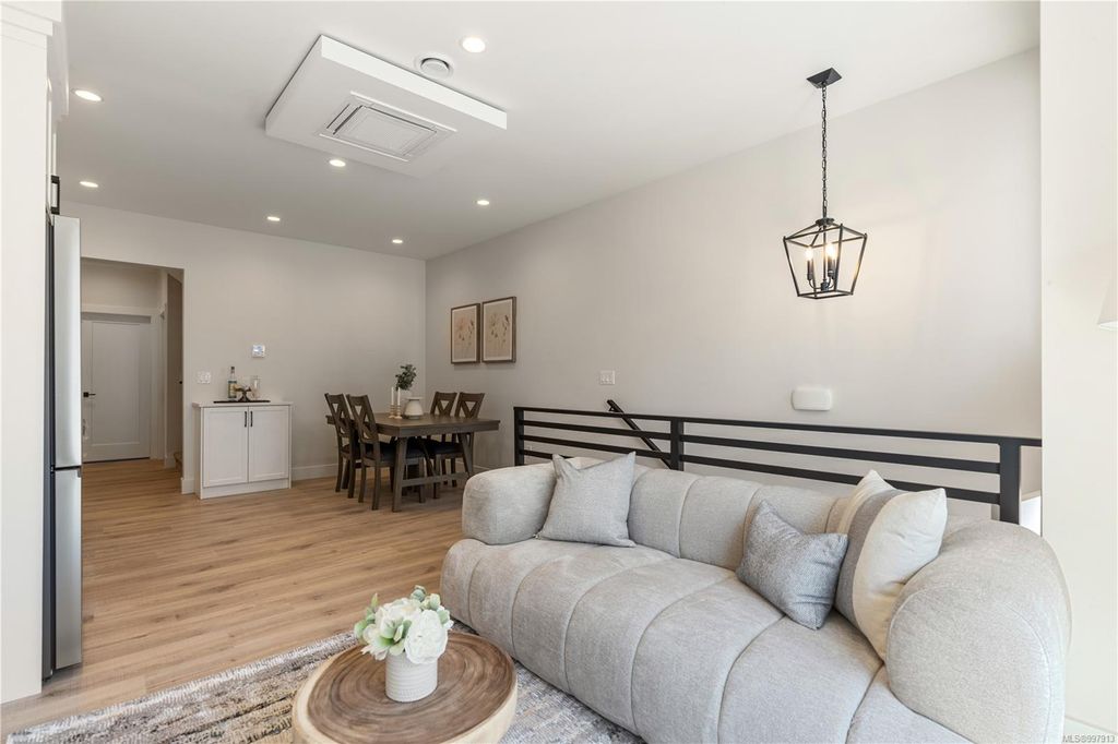 listing image 16048791399401925312