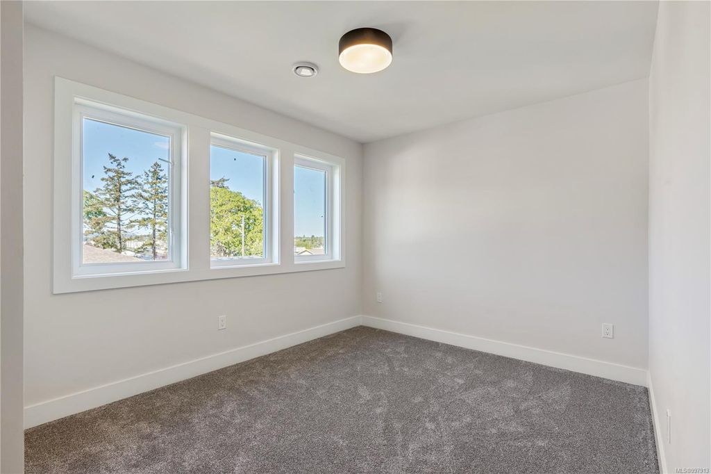 listing image 16048350327045060783