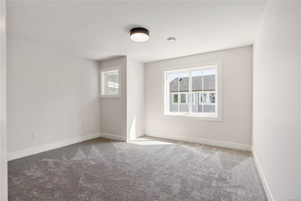 listing image 16042209846663204289