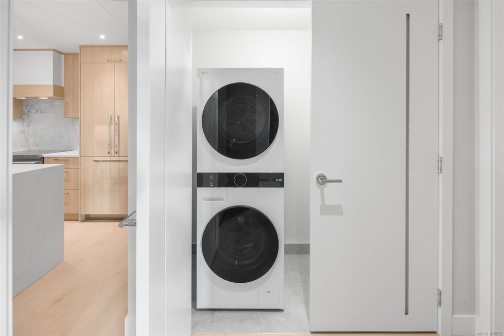 listing image 16043061128295272959