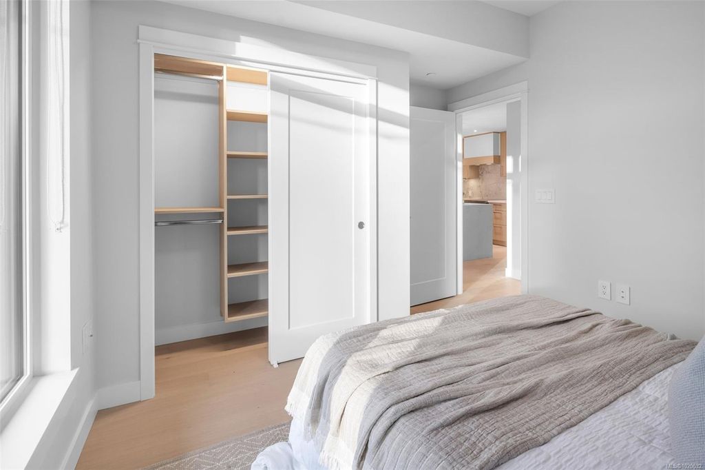 listing image 16048676618878605864