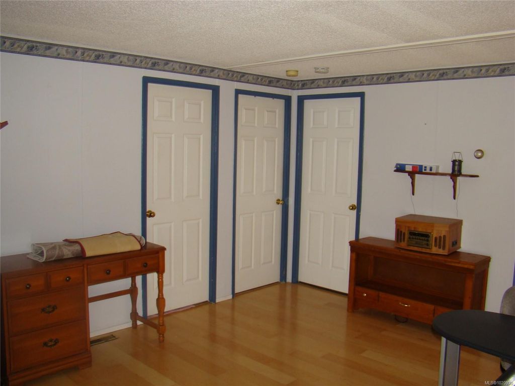 listing image 16040321829557775776