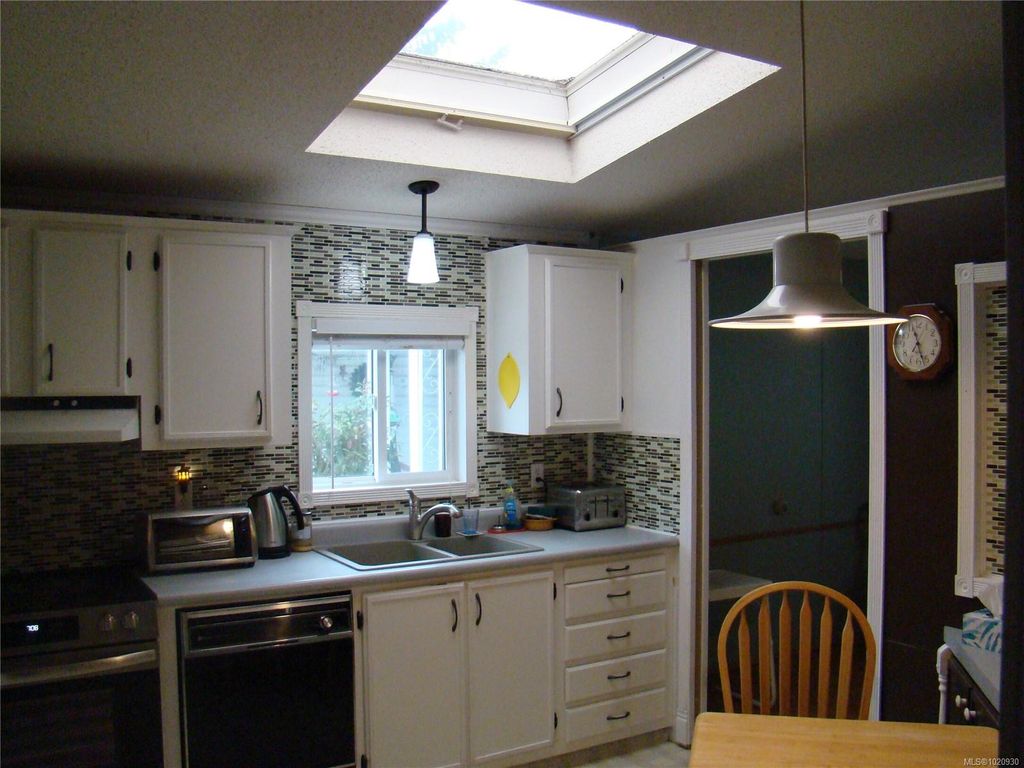 listing image 16045521218774389279