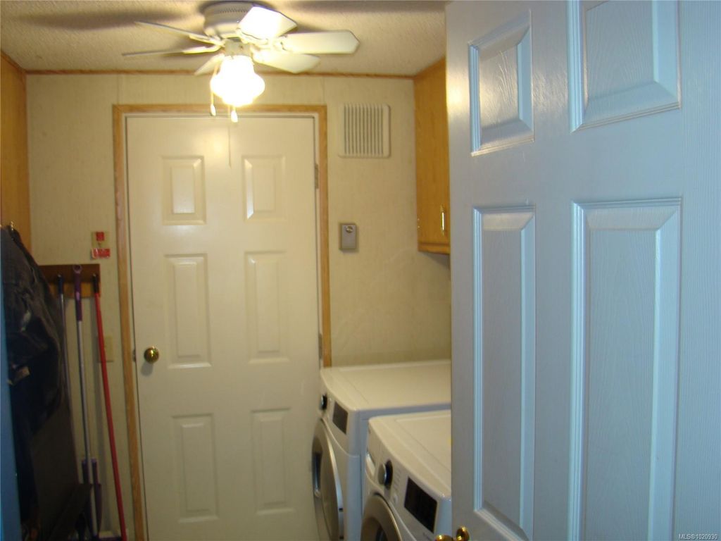 listing image 16047468938273285121