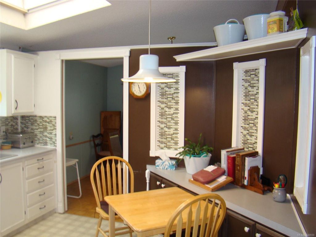 listing image 16047774815464210424