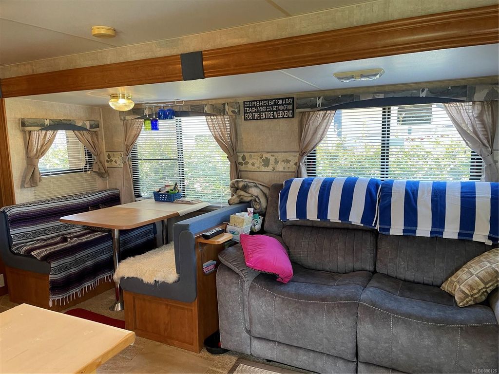 listing image 16043235968242