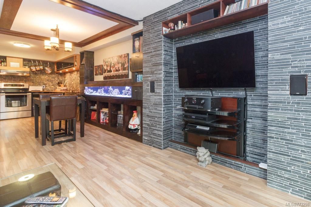 listing image 16045737219475940029