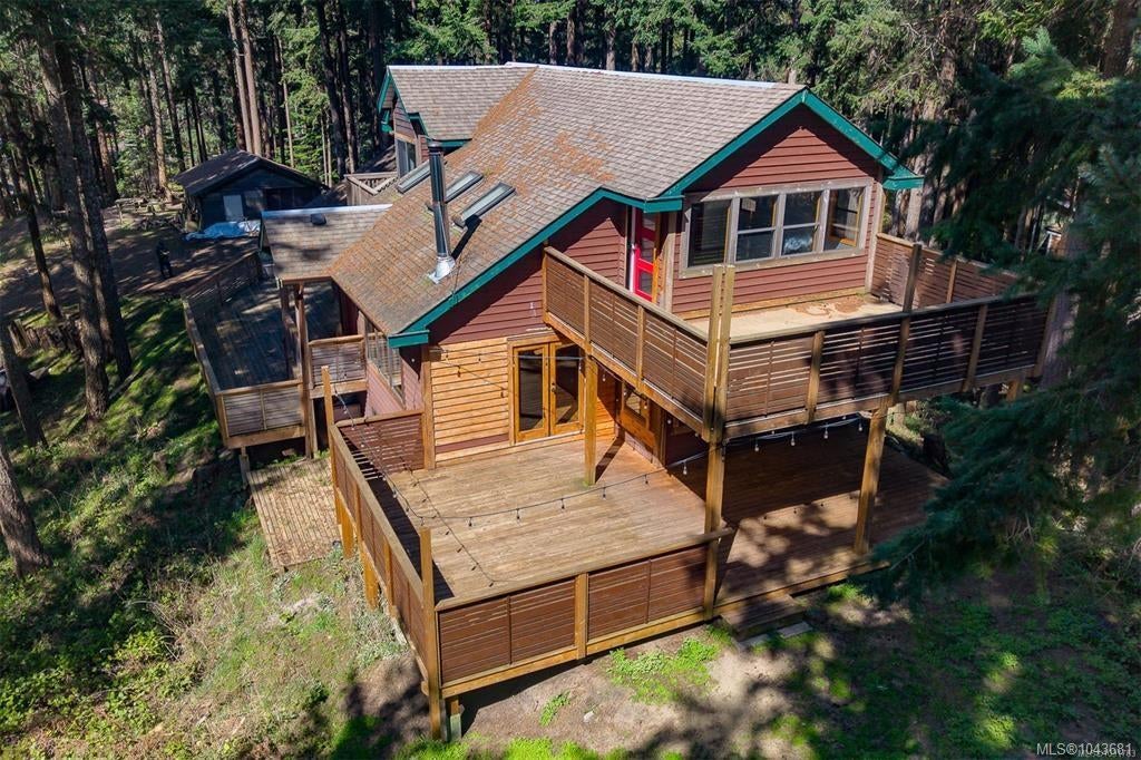 546 & 548 Kinnikinik Way