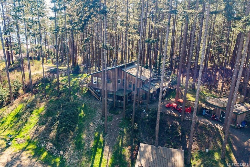 546 & 548 Kinnikinik Way