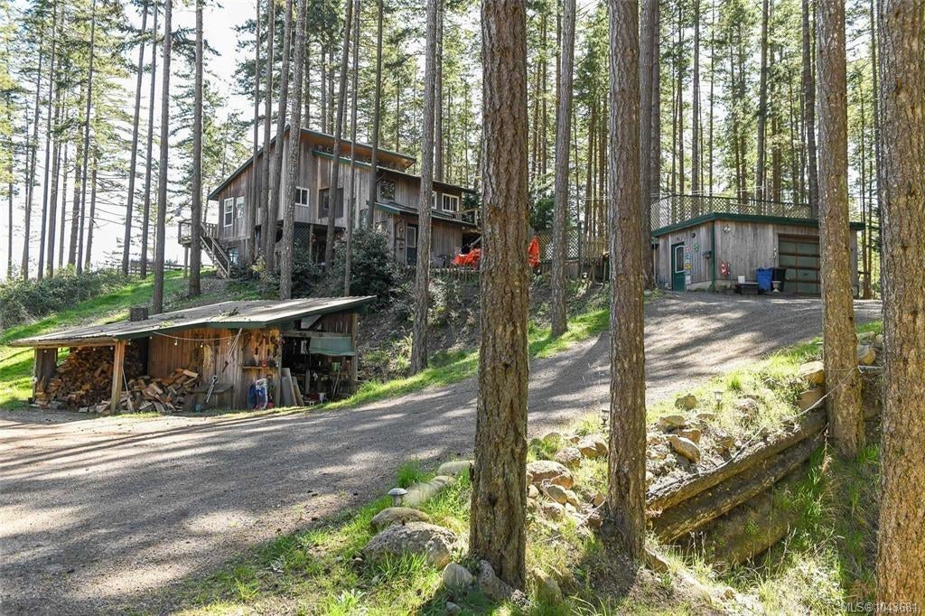 546 & 548 Kinnikinik Way