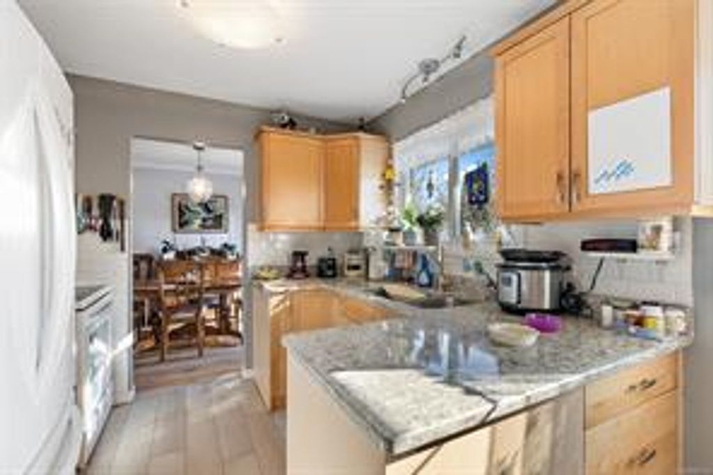 listing image 16047741784644848819