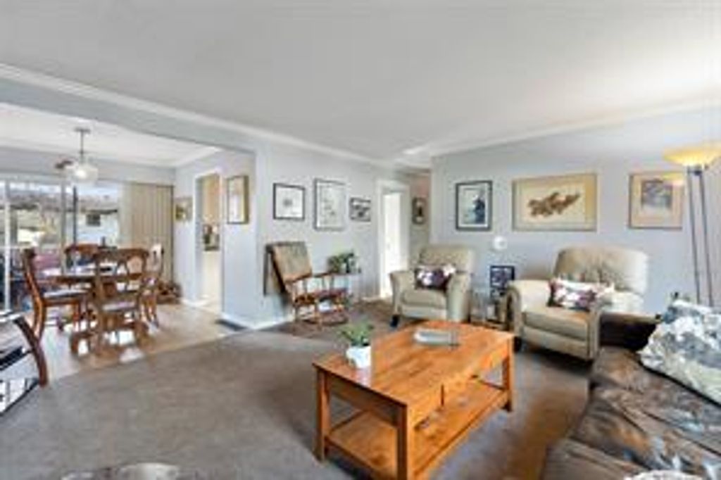 listing image 16049708668516633558