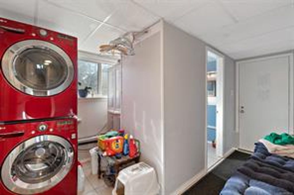 listing image 16045156558605013082