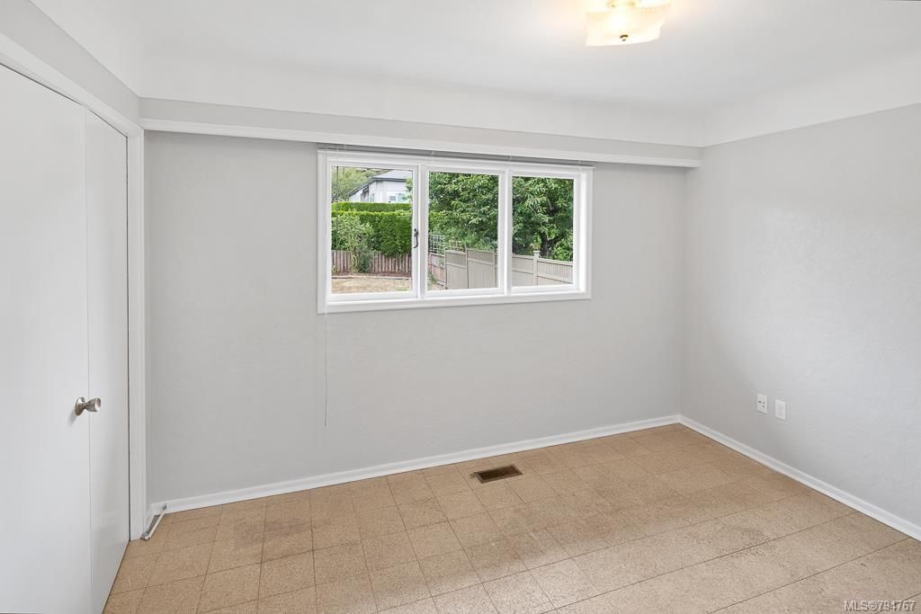 listing image 16042348027912693813