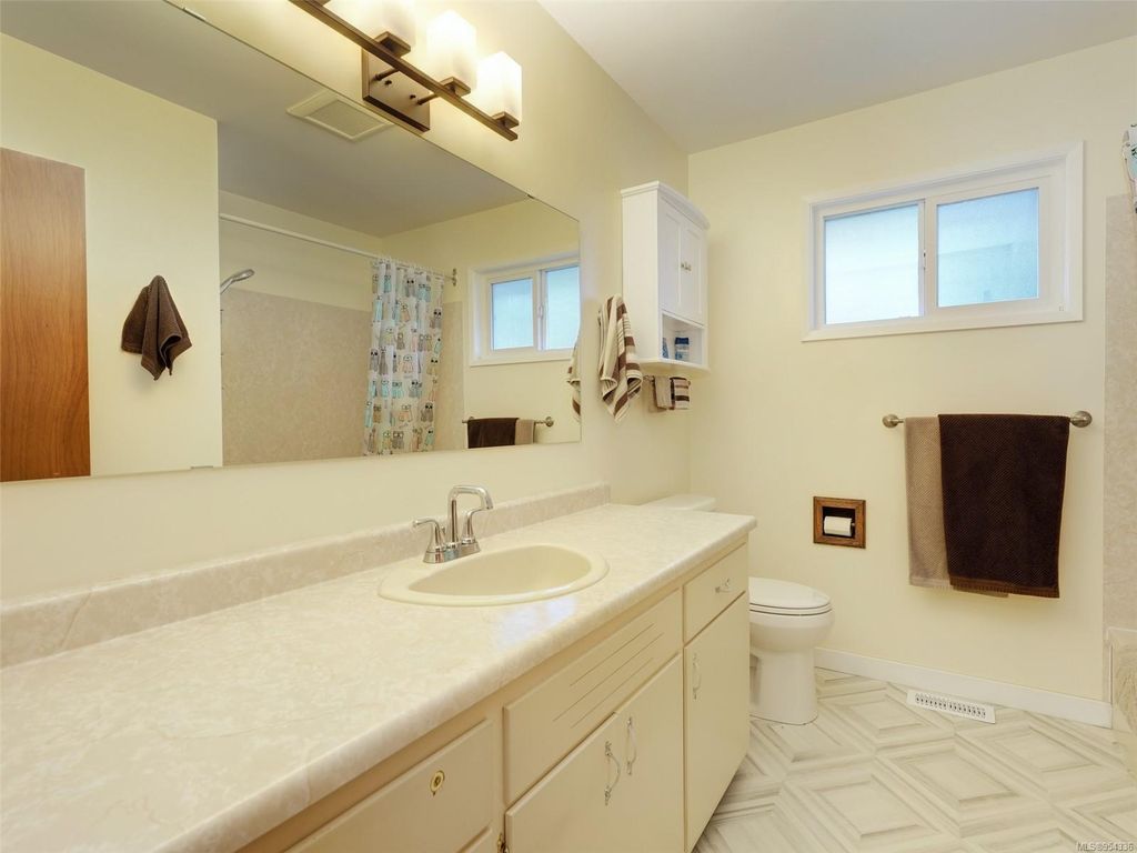 listing image 16042938834764607268
