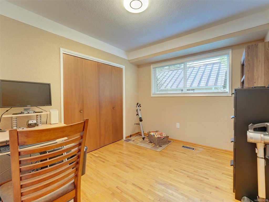 listing image 16047522607088379347