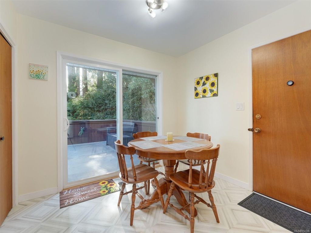 listing image 16045395053624593019