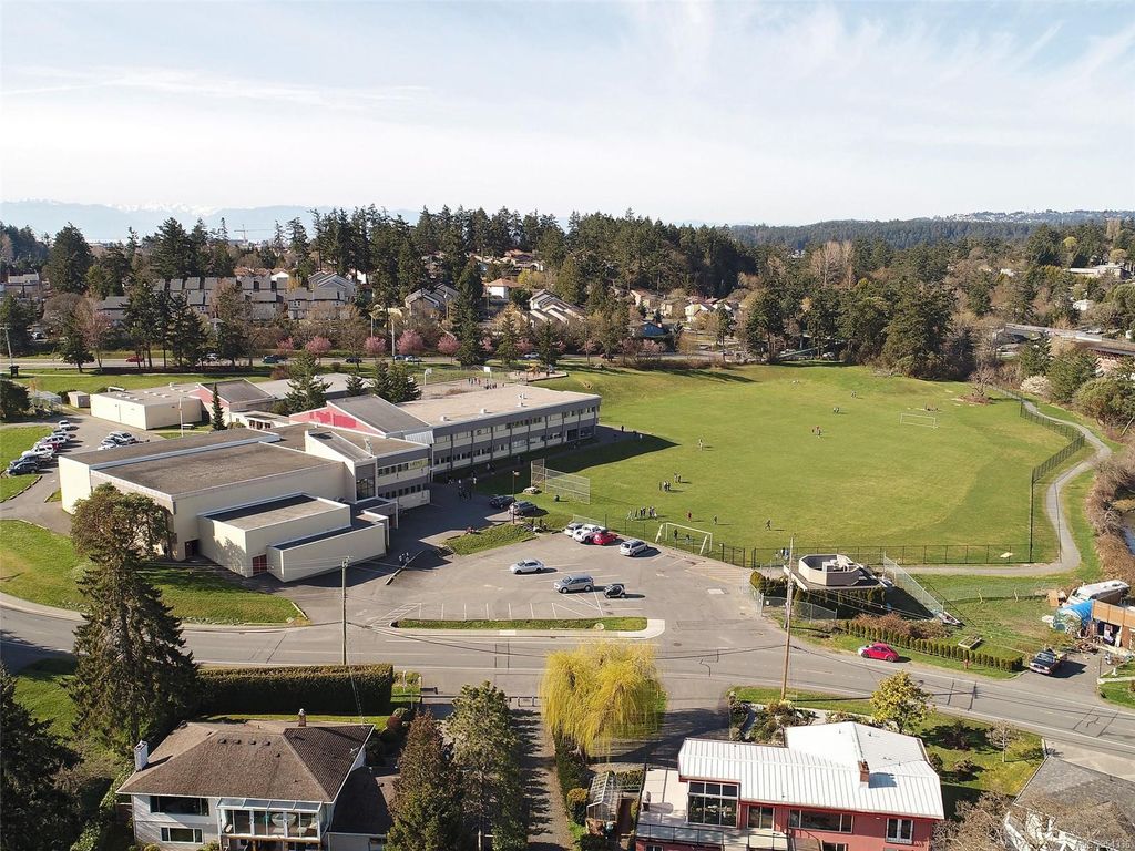 listing image 16045654897944629857