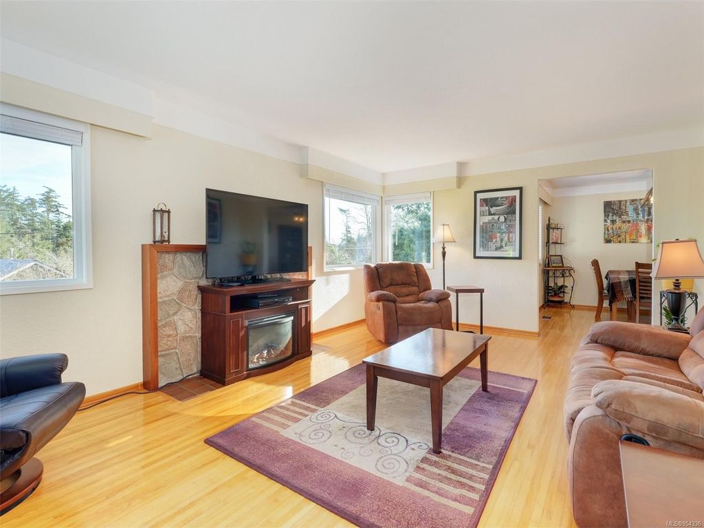 listing image 16045450939346163083