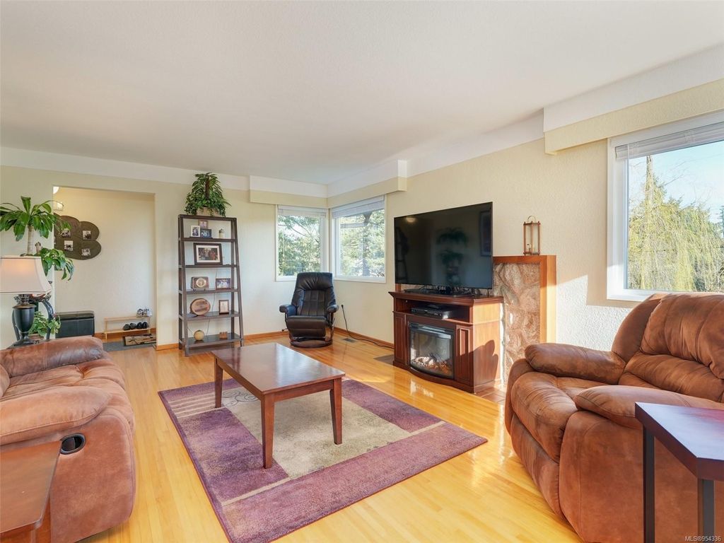 listing image 16049346607344731350