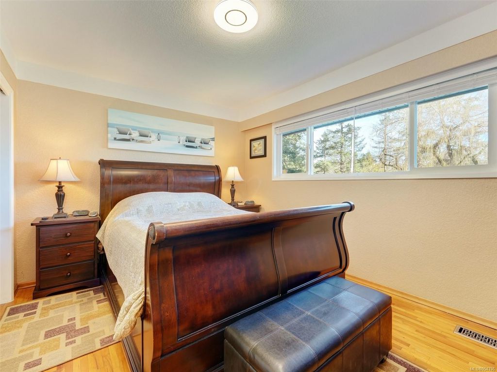 listing image 16048908505822524959