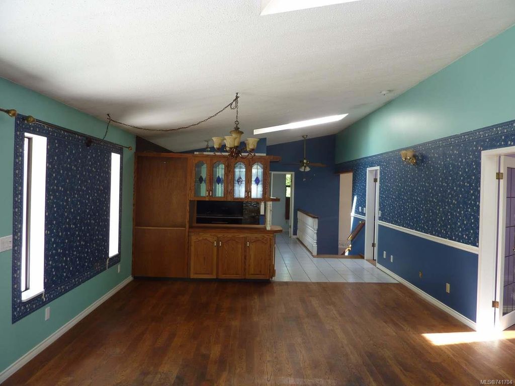 listing image 16048537018192942377