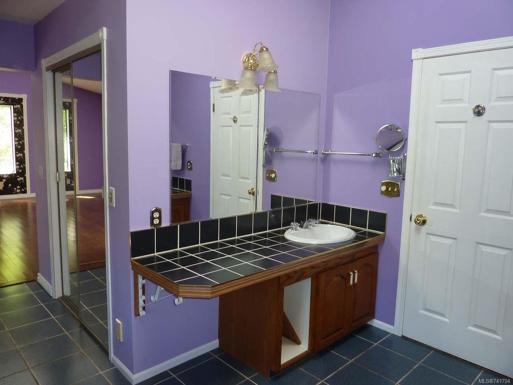 listing image 16046472489593335885