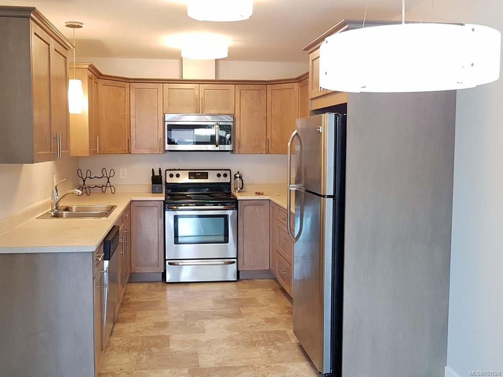 listing image 16046903811456236222