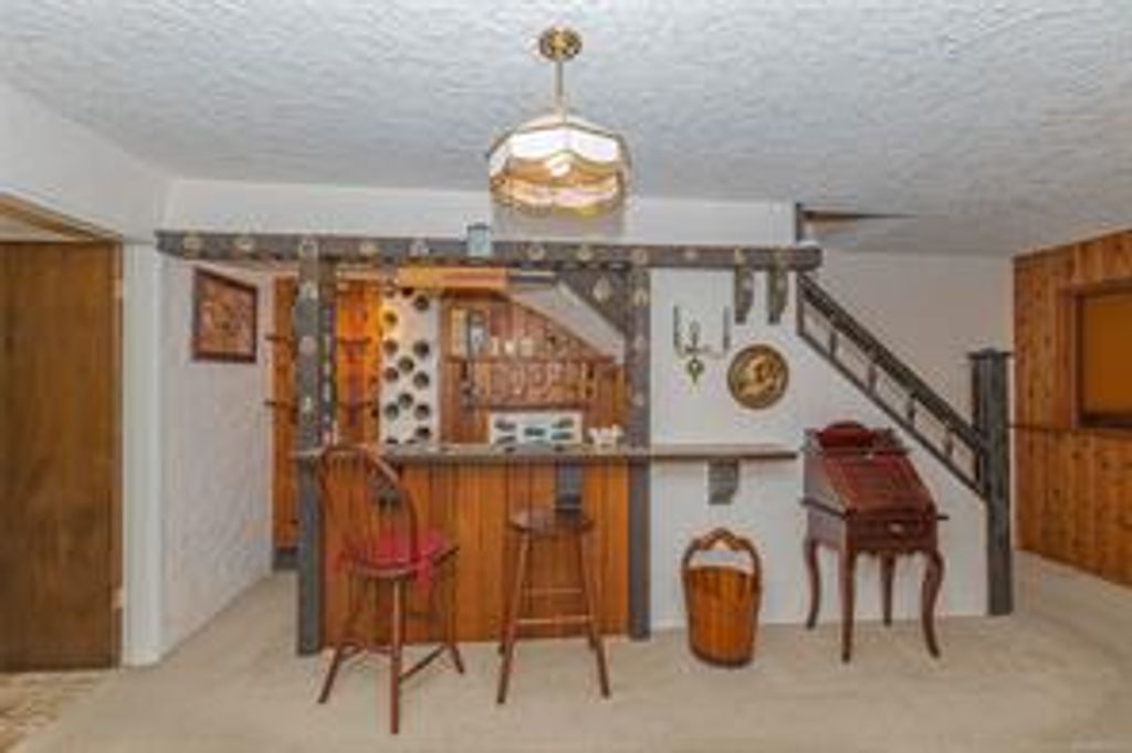 listing image 16042275781499618711