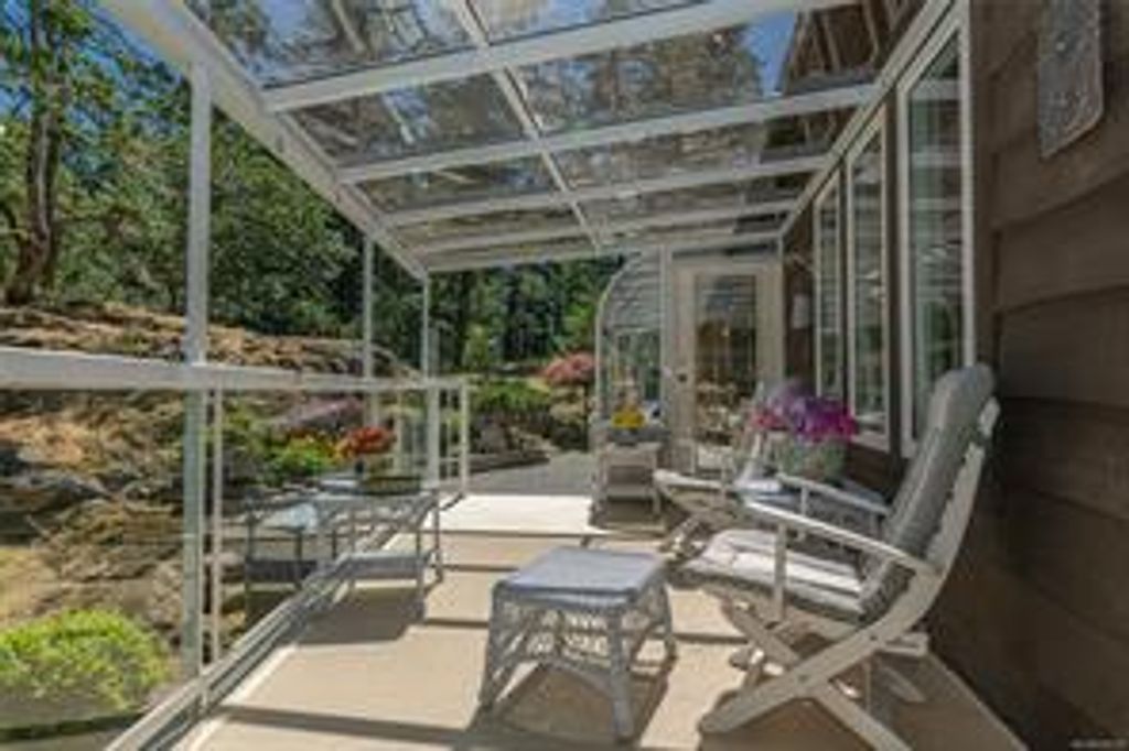 listing image 16046491199837530291