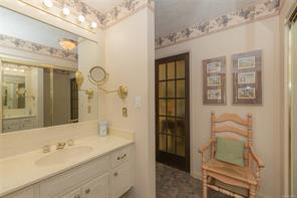 listing image 16042645122960440761
