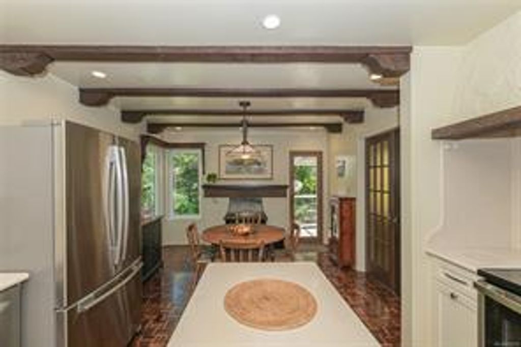listing image 16048125680948181049