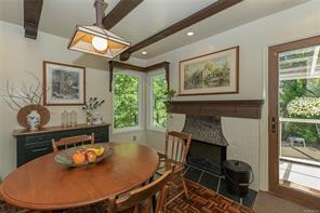 listing image 16049274149114079615