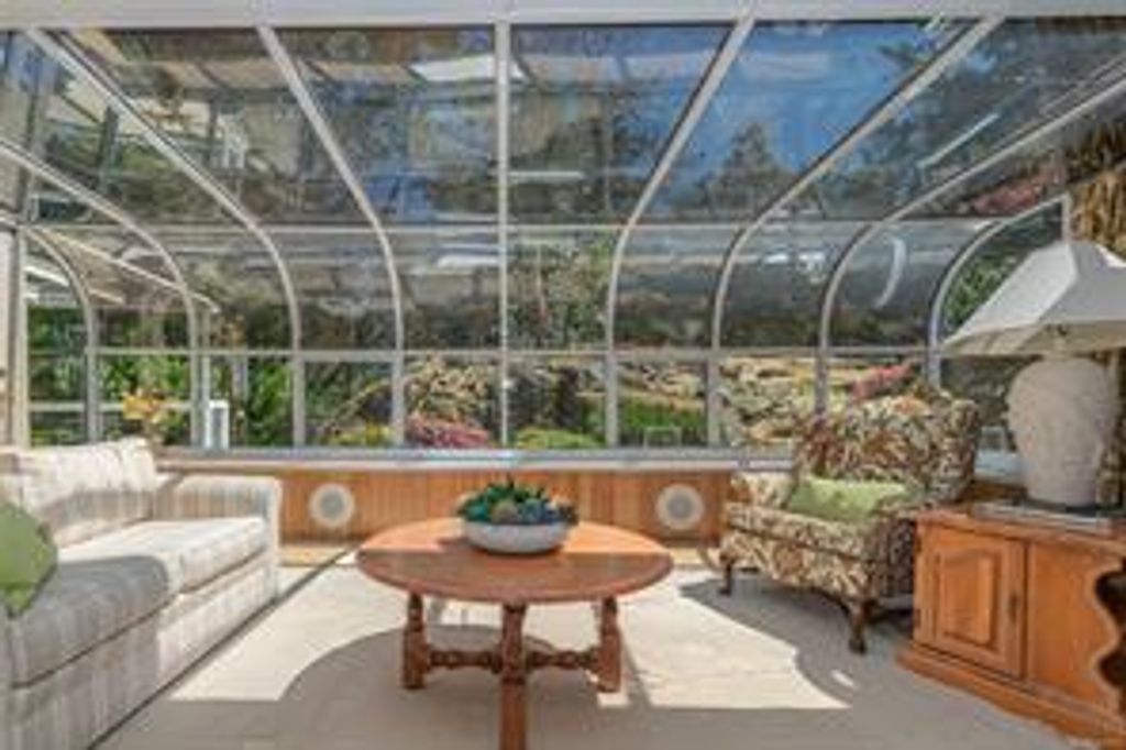 listing image 16042762713606498974