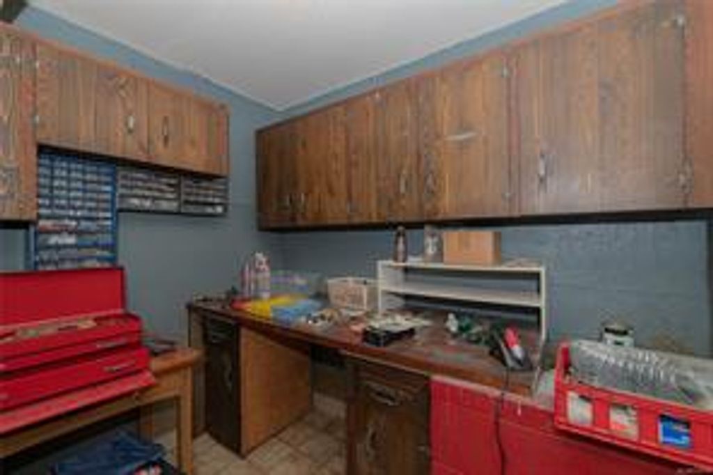 listing image 16040439344277650750