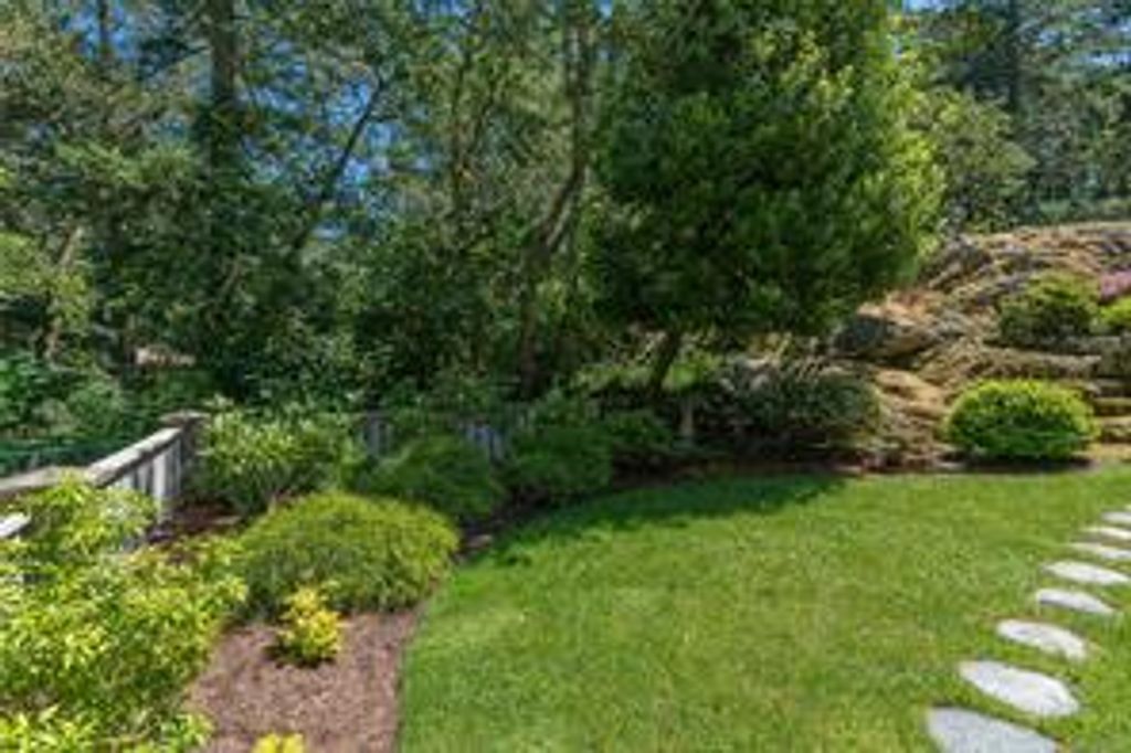 listing image 16048441748375273501